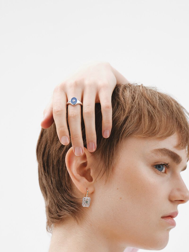 Signet style ring in rhodium-plated 925 silver with blue jade and brilliant-cut white quartz. image number 5