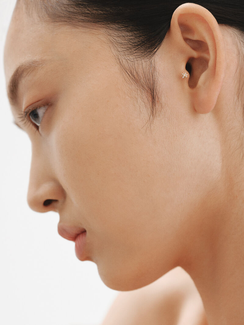 Individual piercing in 18K yellow gold with white diamonds. image number 3