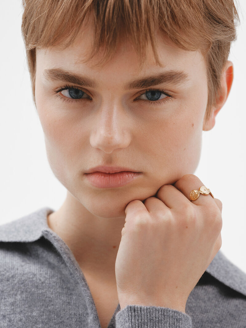 928 Silver ring bathed in 18K yellow gold with ethnic motifs. image number 3