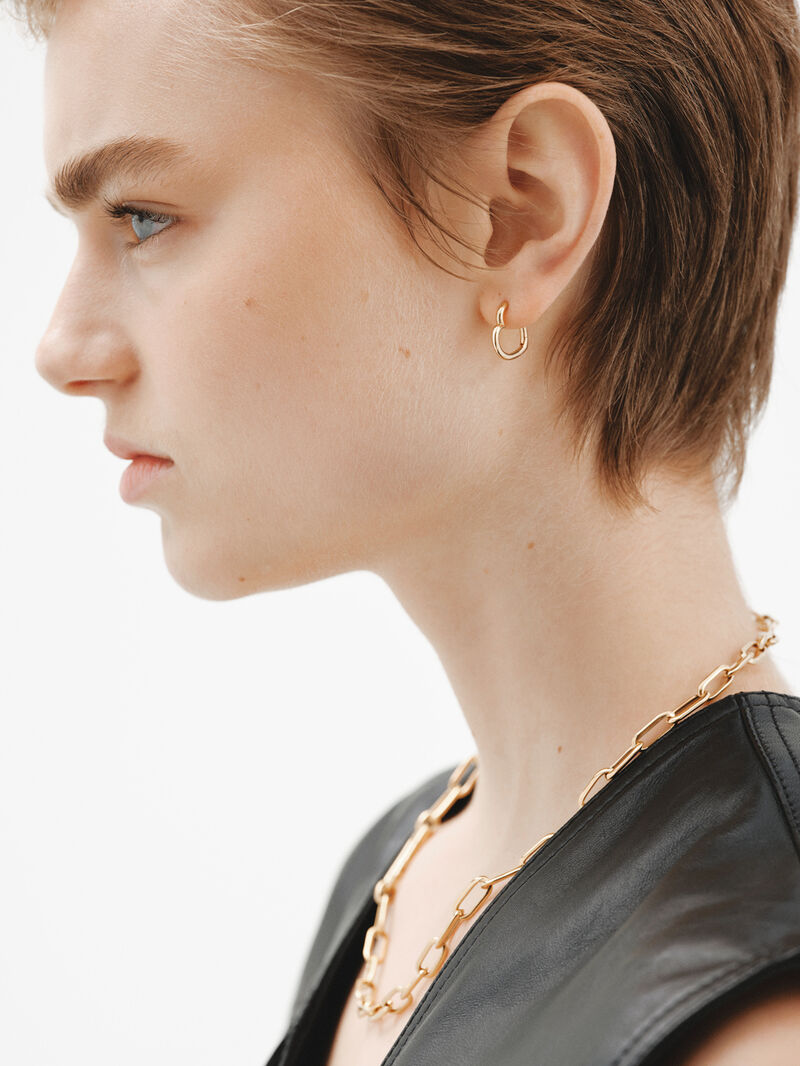 925 Silver hoop earrings gold-plated in 18K yellow gold in the shape of a heart. image number 5