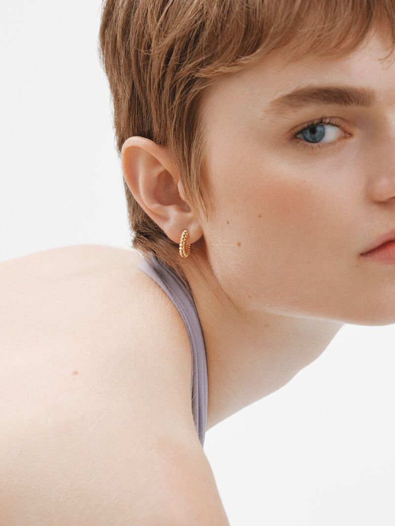 Small hoop earrings made of 925 silver plated in 18K yellow gold with an embossed finish. image number 1