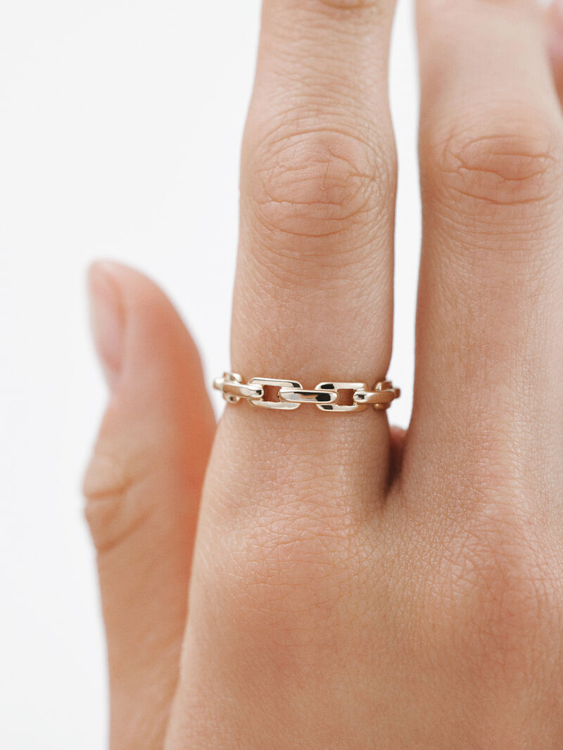 9K White Gold Chain Textured Ring image number 1