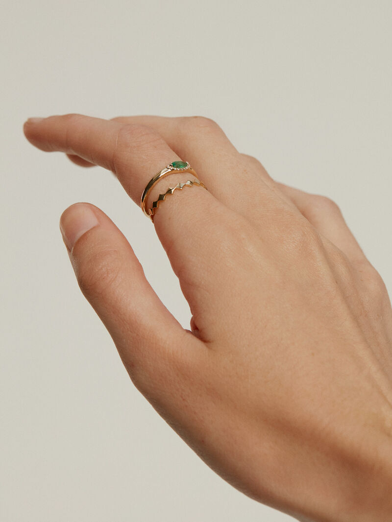 9K Yellow Gold Ring with Emerald and Diamonds image number 5