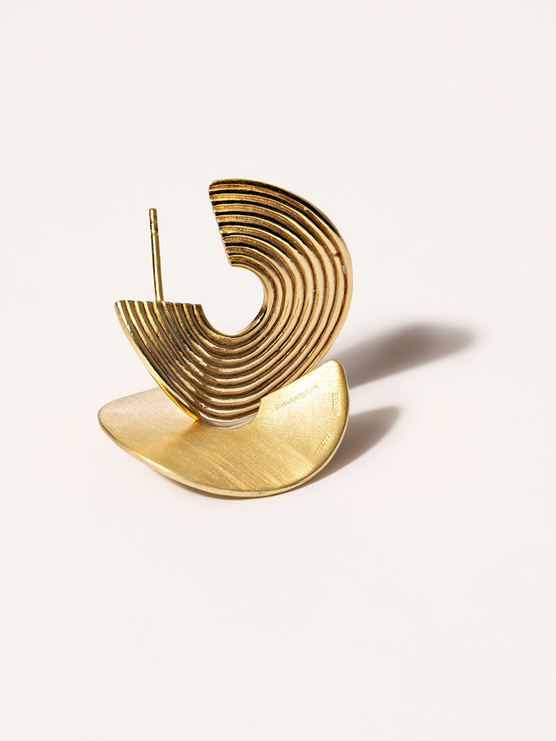 Medium sized hoop earrings made of 925 silver, bathed in 18K yellow gold with texture and irregular shape. image number 6