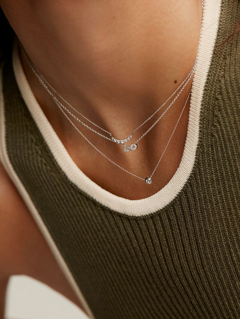 18K white gold necklace with diamonds image number 4