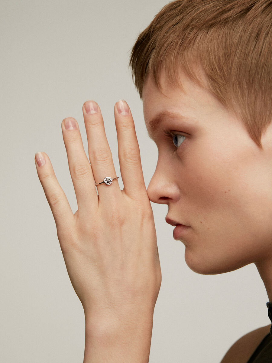 Silver ring with raised detail and black spinel gemstones, J05080-01-BSN, hi-res