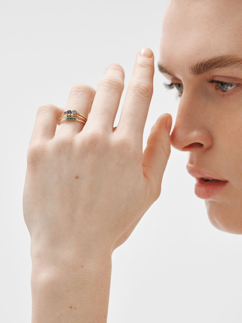 9K yellow gold ring with emeralds and diamonds image number 5