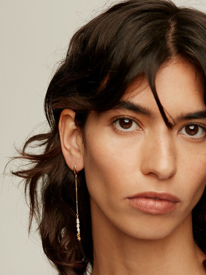 925 silver hoop earrings bathed in 18K yellow gold with pearl pendant and lotus flower. image number 3