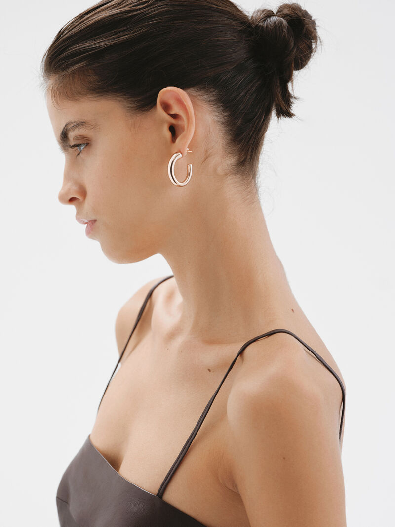 Small oval hoop earrings made of 925 silver plated in 18K rose gold. image number 3