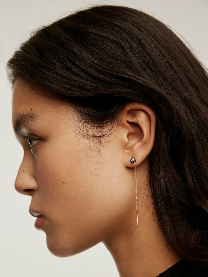 Individual earring of 18K white gold chain with diamonds and black enamel. image number 1