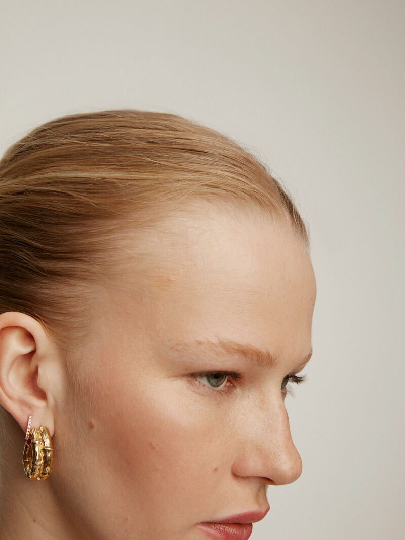 Individual small hoop earring made of 18K rose gold with 0.08ct diamonds. image number 5