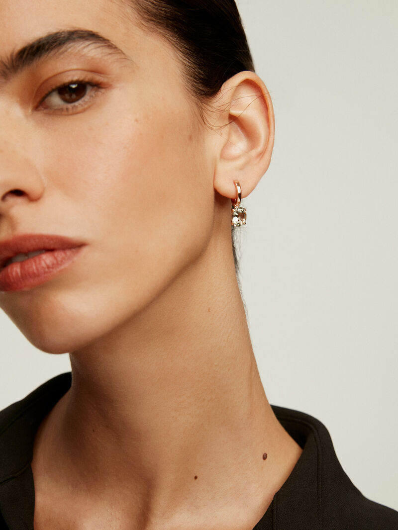 Medium-sized 925 silver hoop earrings bathed in 18K rose gold with green quartz. image number 3