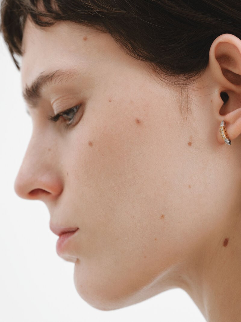 Pendientes de oro blanco y amarillo de 18K con diamantes en talla brillante image number 3