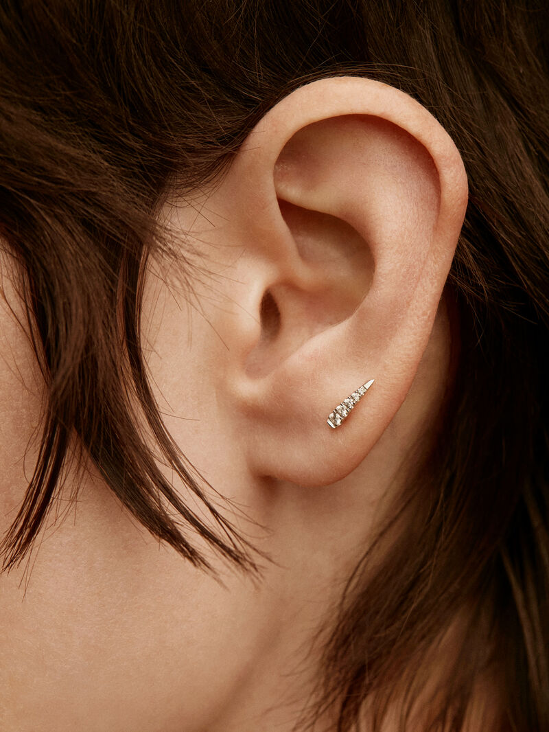 Individual 9K white gold earring with diamonds. image number 1