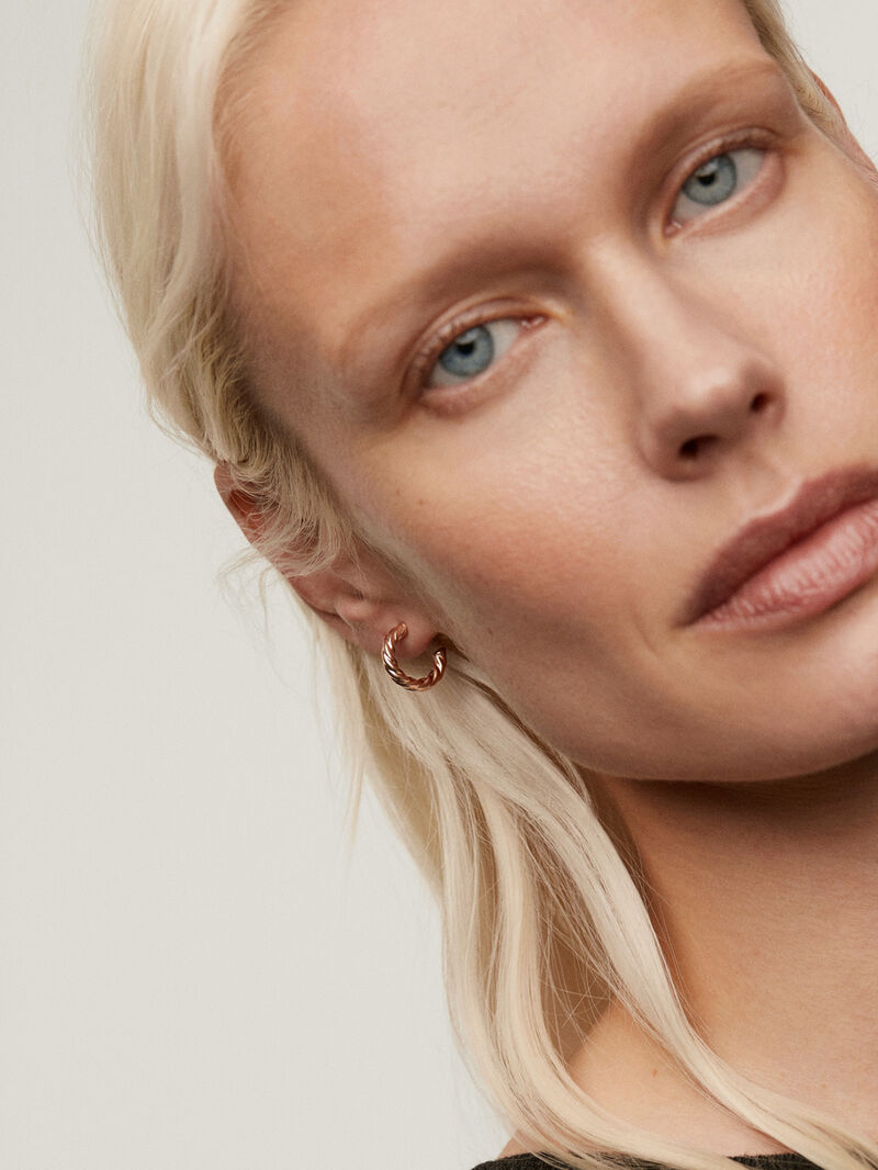 Medium-sized hoop earrings made from 925 silver, bathed in 18K rose gold with a textured gallon finish. image number 1