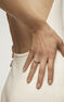 Anillo de oro blanco de 9kt con zafiro azul central y diamantes, J04067-01-BS