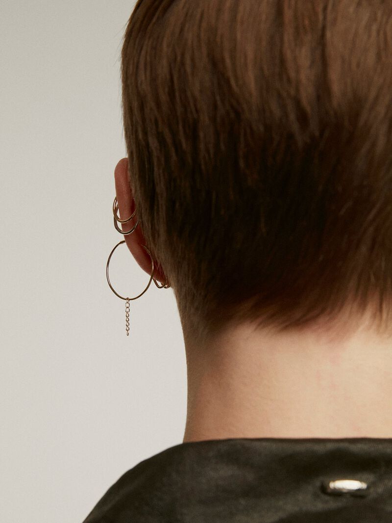 Individual small hoop earring made of 9K white gold. image number 5