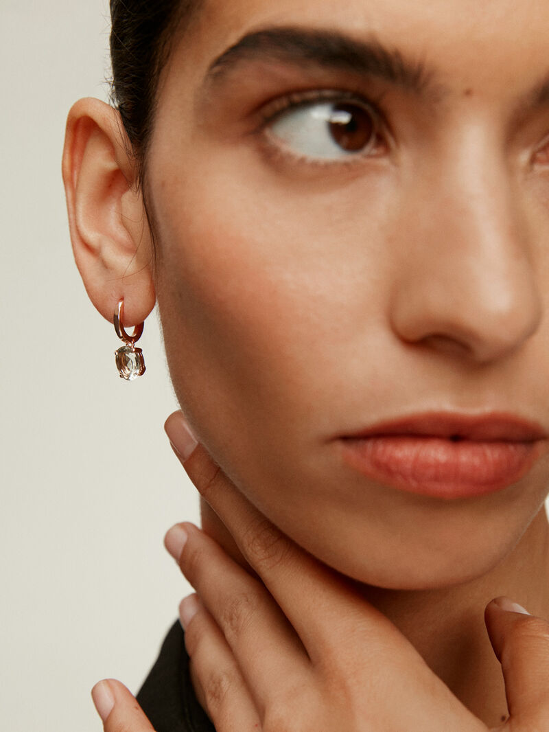 Medium-sized 925 silver hoop earrings bathed in 18K rose gold with green quartz. image number 1