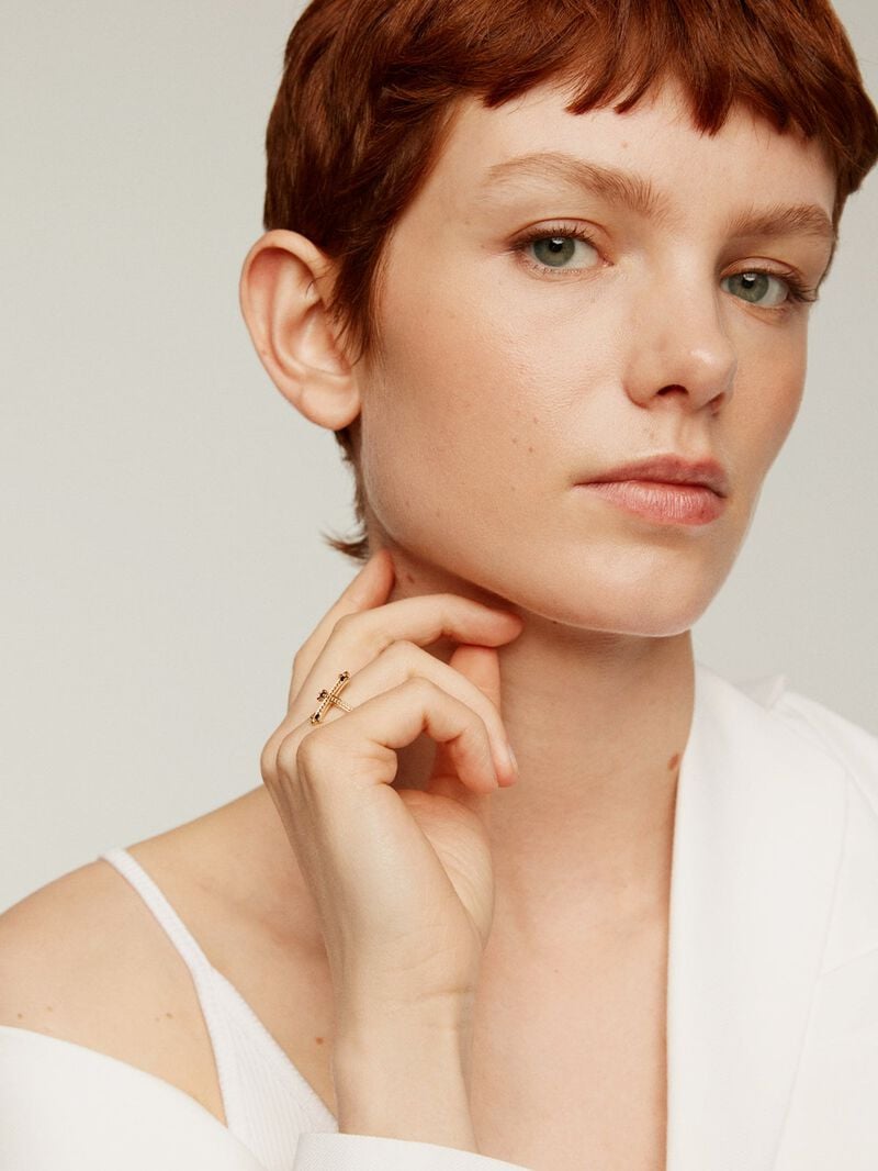 You and Me ring made of 925 silver, bathed in 18K yellow gold, cross-shaped with black spinels. image number 3