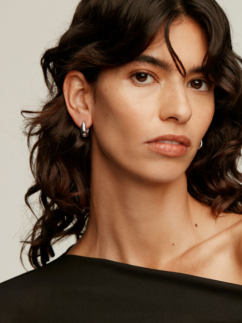 Medium-sized thick 925 silver hoop earrings with an oval shape. image number 0