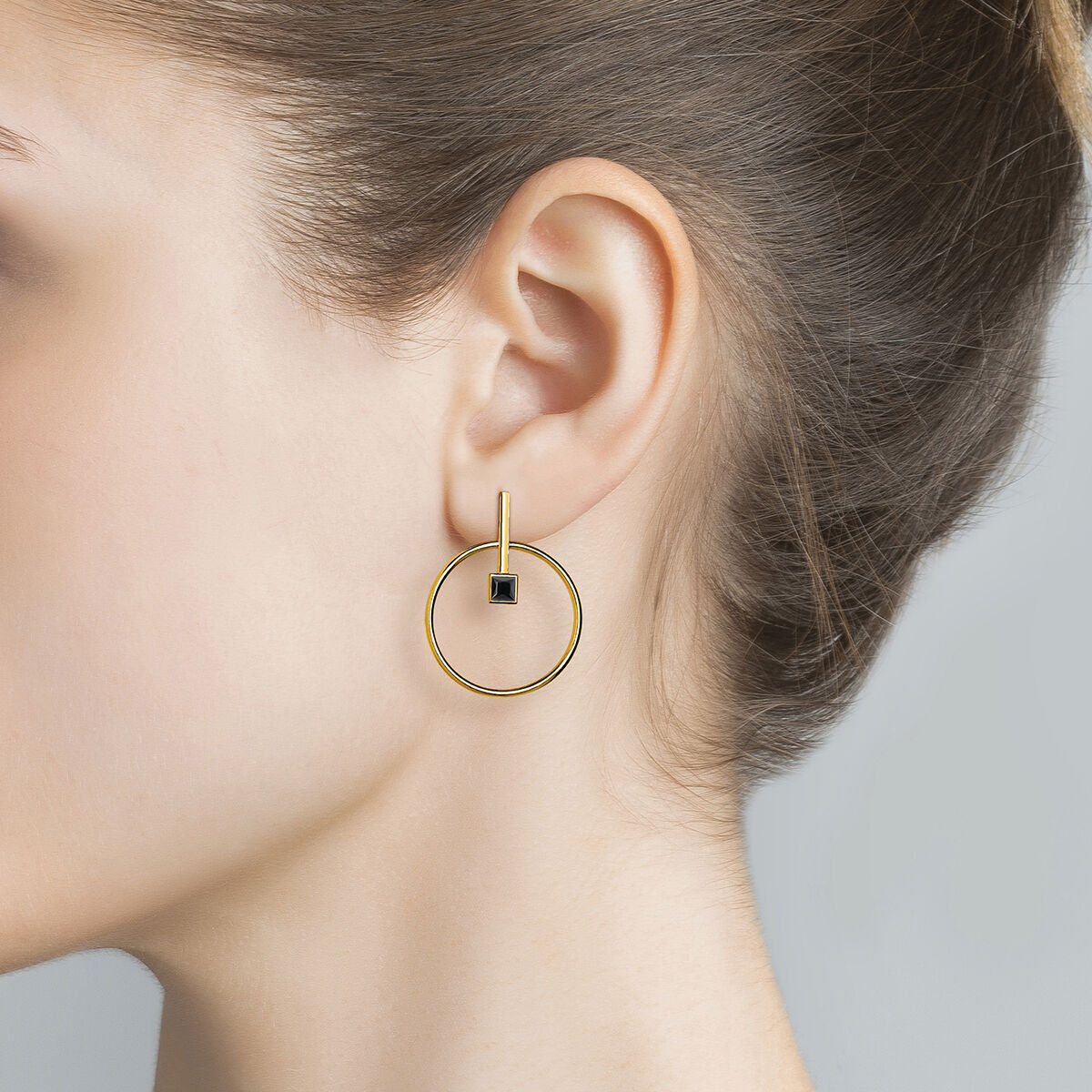 Boucles d'oreilles circulaires avec spinelle argent plaqué or , J04059-02-BSN, hi-res