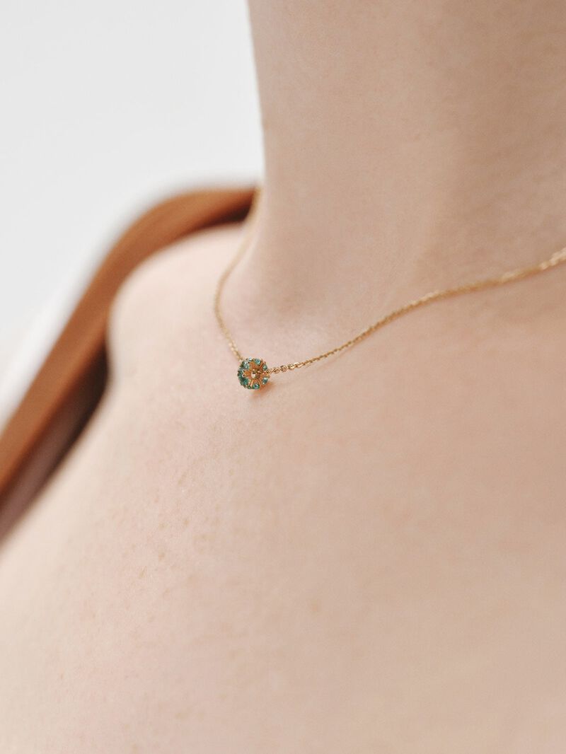 9K yellow gold pendant with emeralds and diamonds image number 1