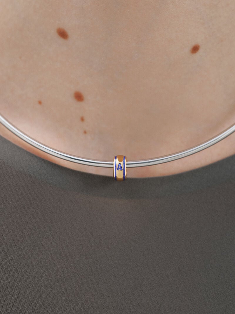 Charm with initial A made of 925 silver plated in 18K yellow gold and blue enamel in a circular shape image number 0