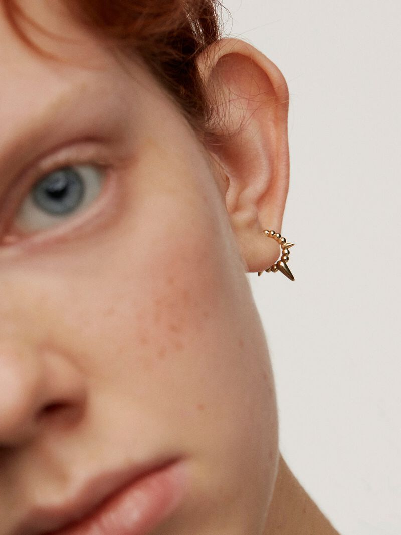 Individual 9K yellow gold earring with balls and spikes. image number 1