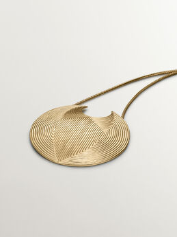 XL-size, circular, embossed pendant in 18kt yellow gold-plated sterling silver, J05213-02,hi-res
