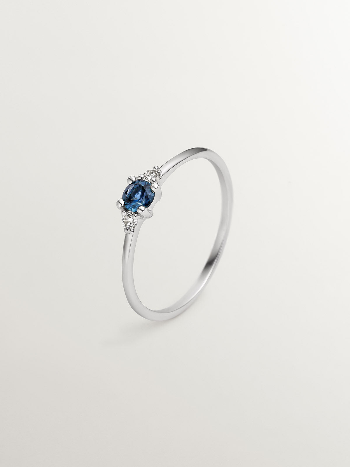 Anillo oro blanco y zafiro online