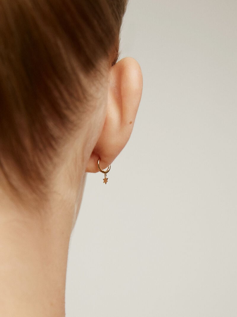 Individual small hoop earring made of 9K yellow gold with a star. image number 3