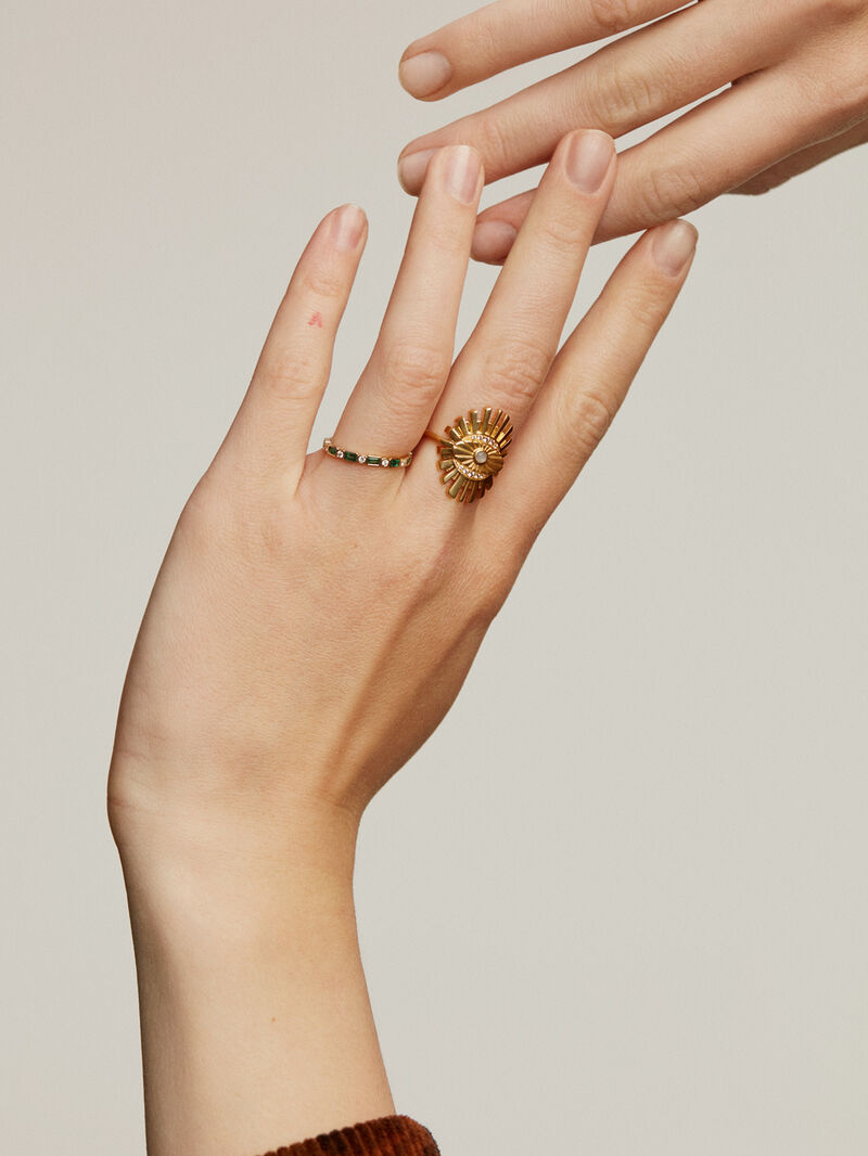 9K Yellow Gold Ring with Emeralds and Diamonds image number 5