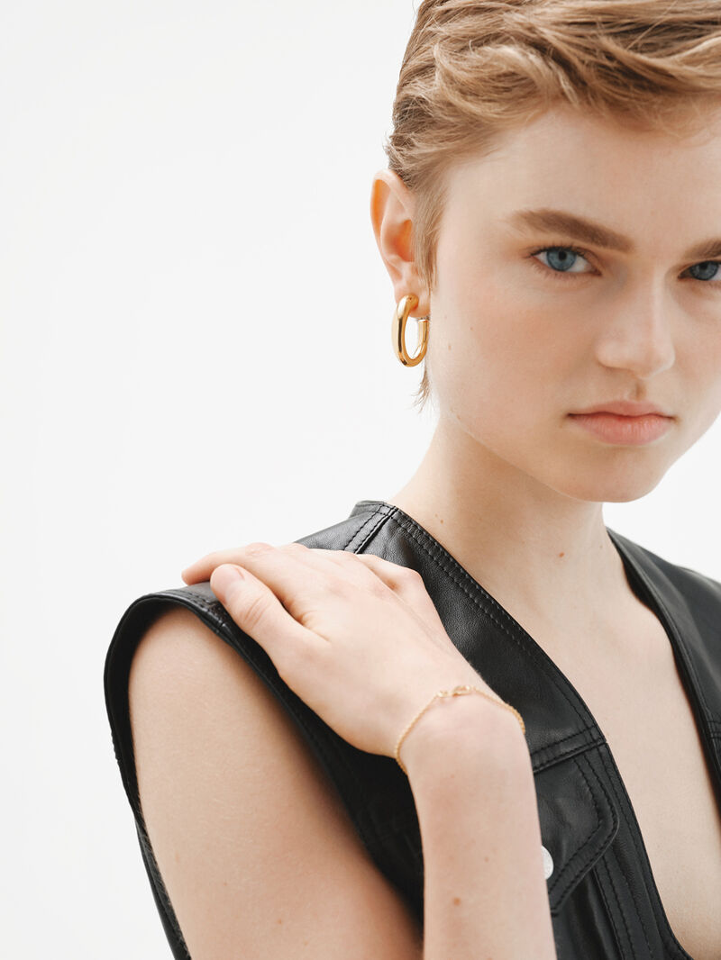 Large and thick hoop earrings made of 925 silver, bathed in 18K yellow gold, with an oval shape. image number 5