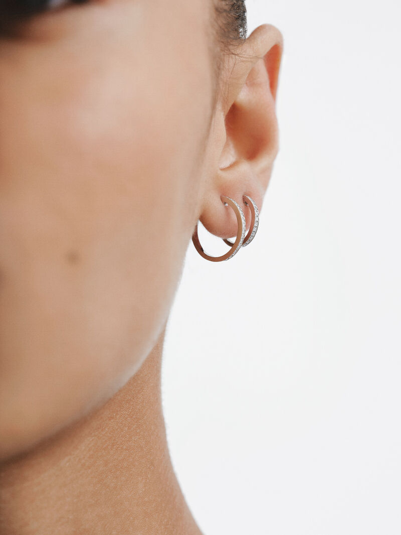 18K white gold single hoop earring with brilliant-cut diamond image number 5