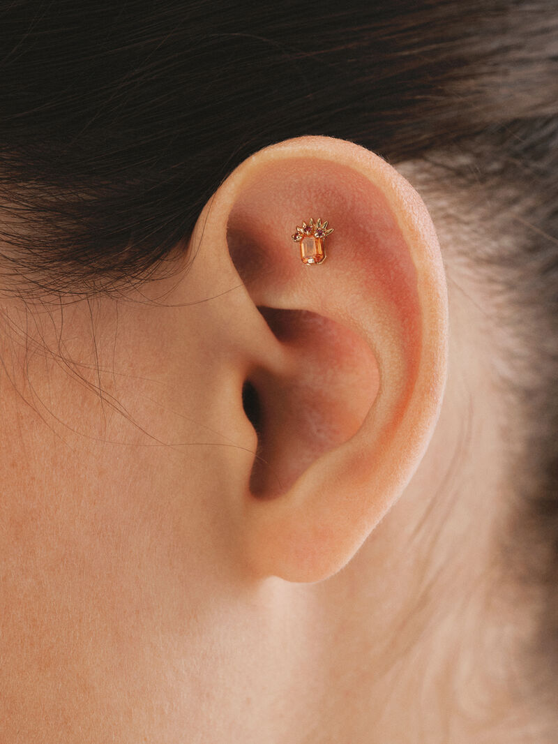 18K yellow gold piercing with central orange sapphire and pink rubies. image number 1