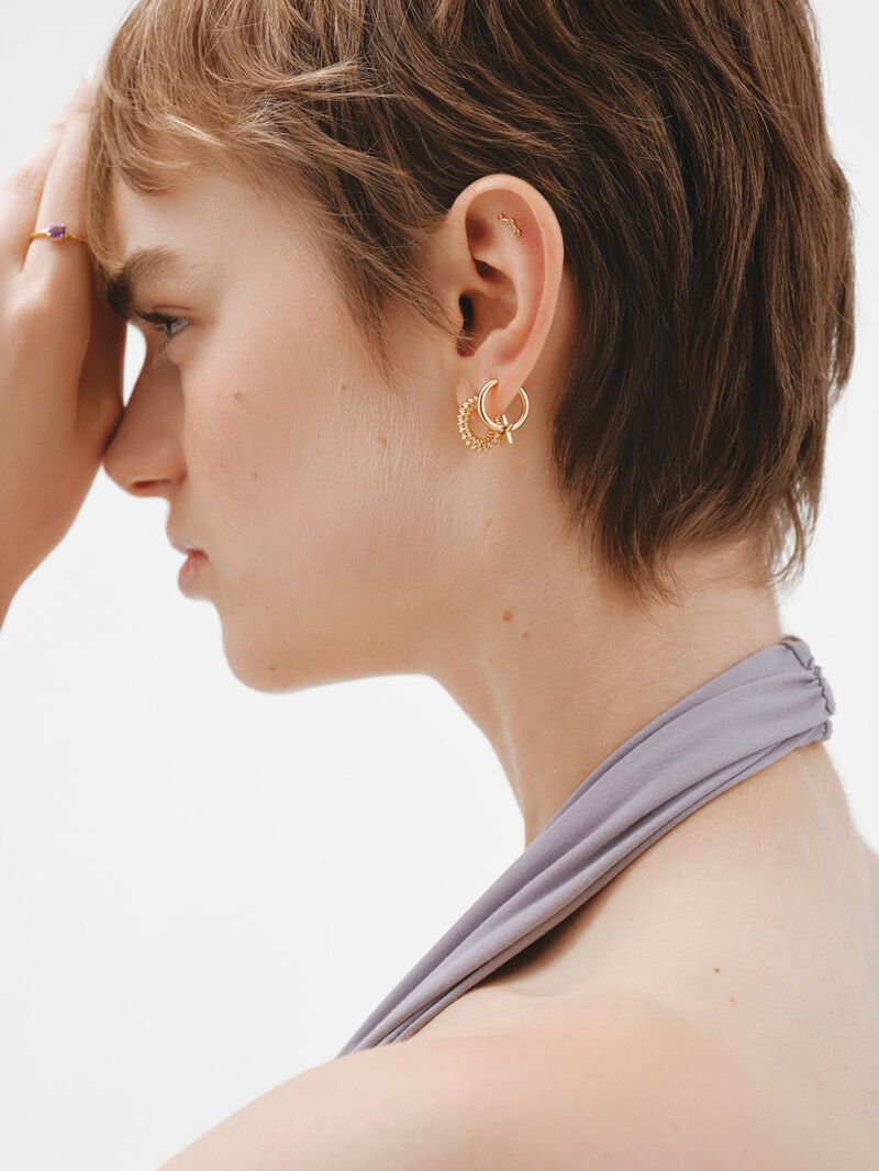 Small hoop earrings made of 925 silver plated in 18K yellow gold with an embossed finish. image number 5