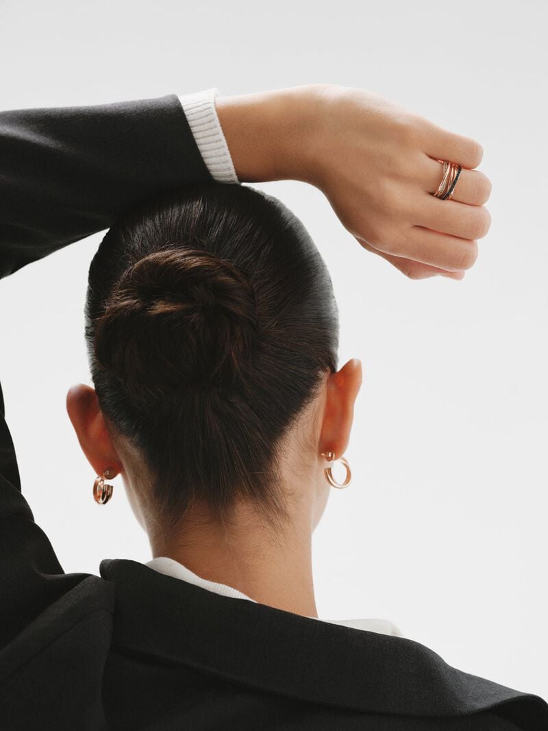 Medium double hoop earrings made of 925 silver, coated in 18K rose gold. image number 5