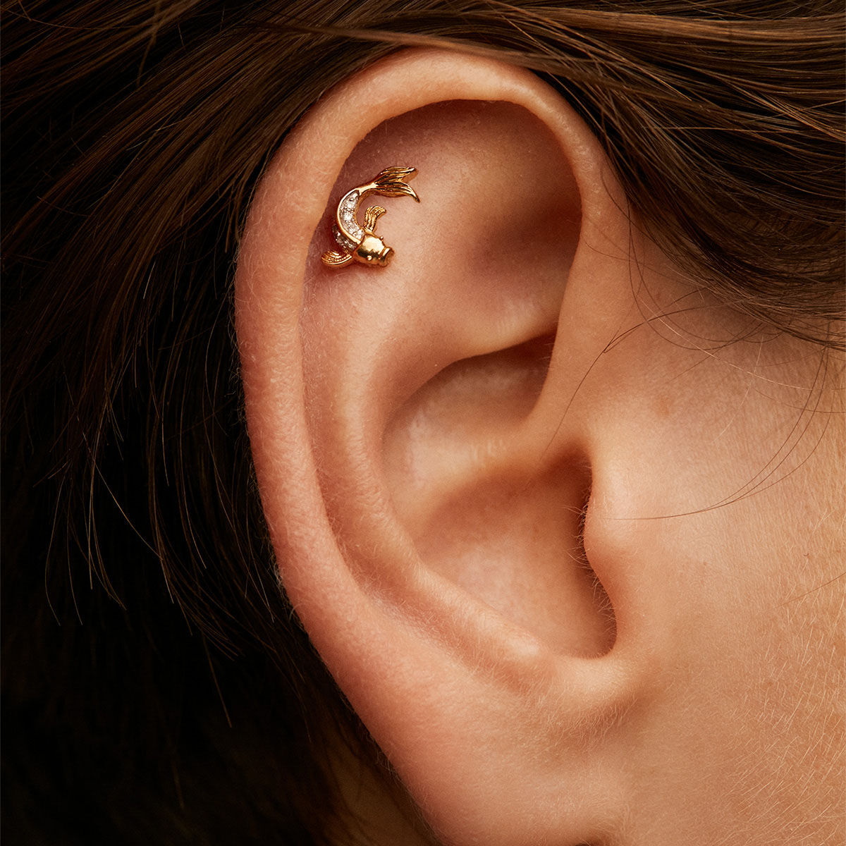 Single fish earring in 18k yellow gold with diamonds, J05096-02-H, hi-res