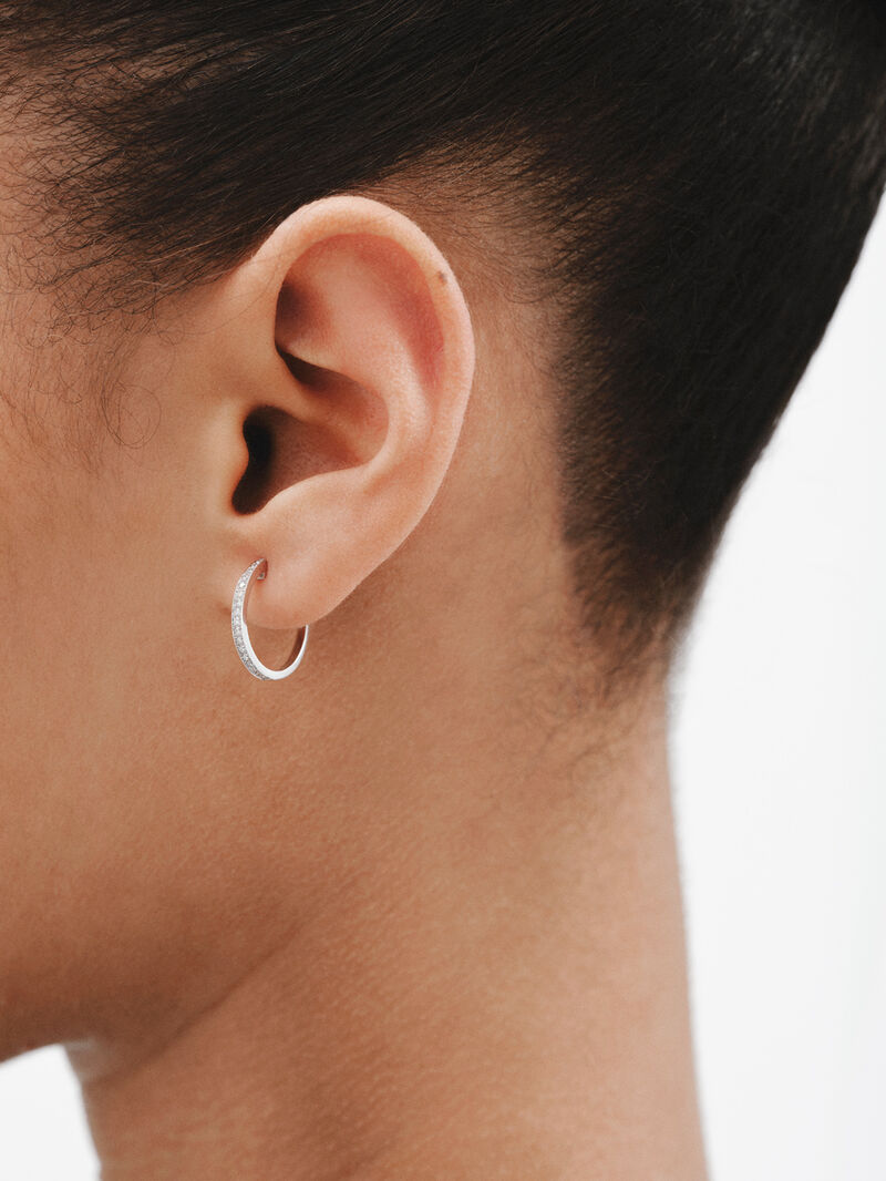 18K white gold single hoop earring with brilliant-cut diamond image number 3