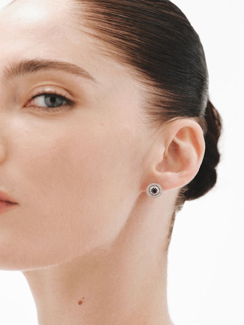 18K white gold earrings with brilliant-cut diamonds and princess-cut blue sapphires image number 3
