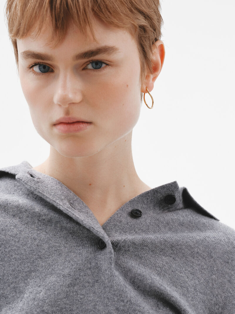 Medium wavy hoop earrings made from 925 silver, plated in 18K yellow gold image number 3