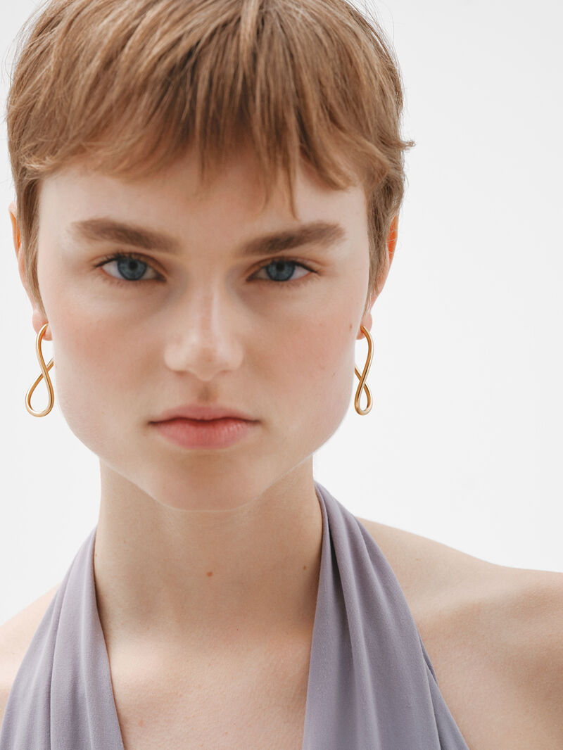 Large wavy hoop earrings made of 925 silver plated in 18K yellow gold image number 1