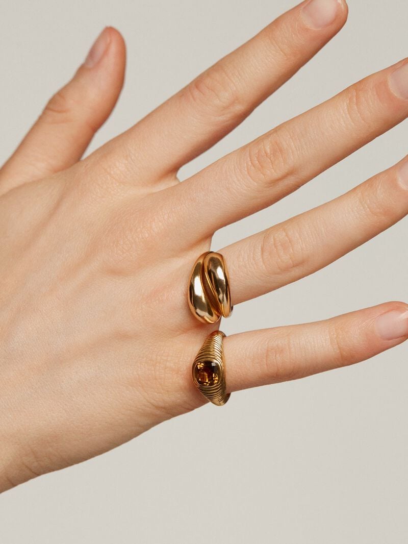 929 Silver signet ring bathed in 18K yellow gold with brown quartz and fluted texture. image number 5