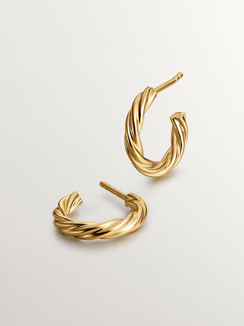Medium hoop earrings made of 925 silver covered in 18k gold with fluted texture. image number 0