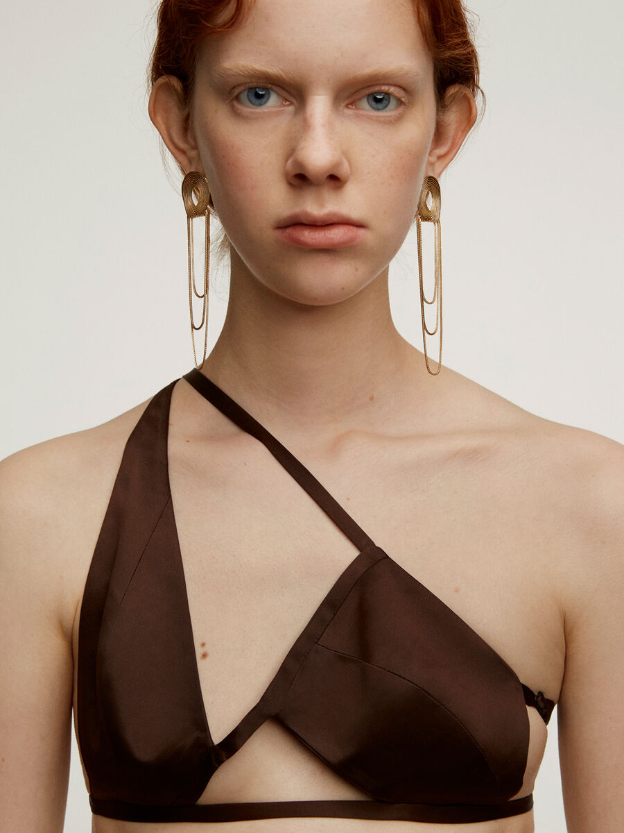 XL-size, embossed earrings with chains in 18kt yellow gold-plated silver, J05219-02, hi-res