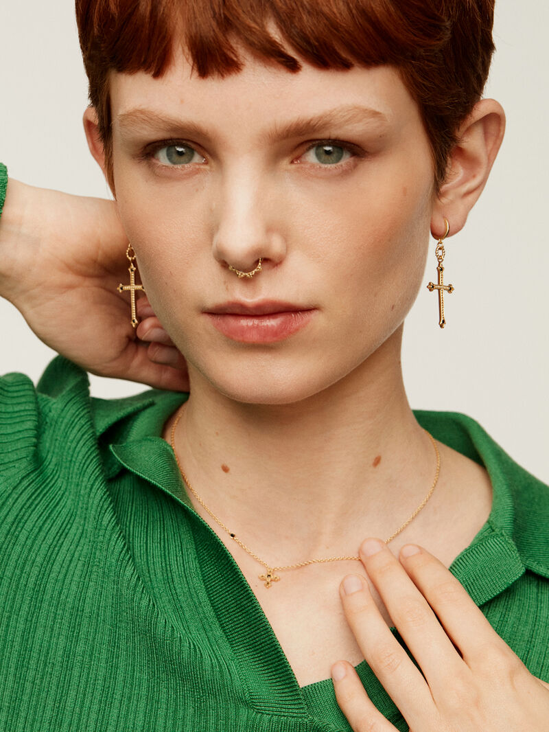 925 Silver hoop earrings bathed in 18K yellow gold with cross and black spinels image number 5