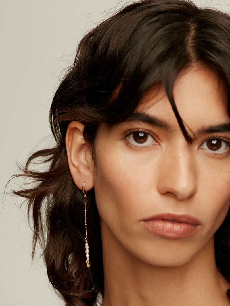 925 silver hoop earrings bathed in 18K yellow gold with pearl pendant and lotus flower. image number 3