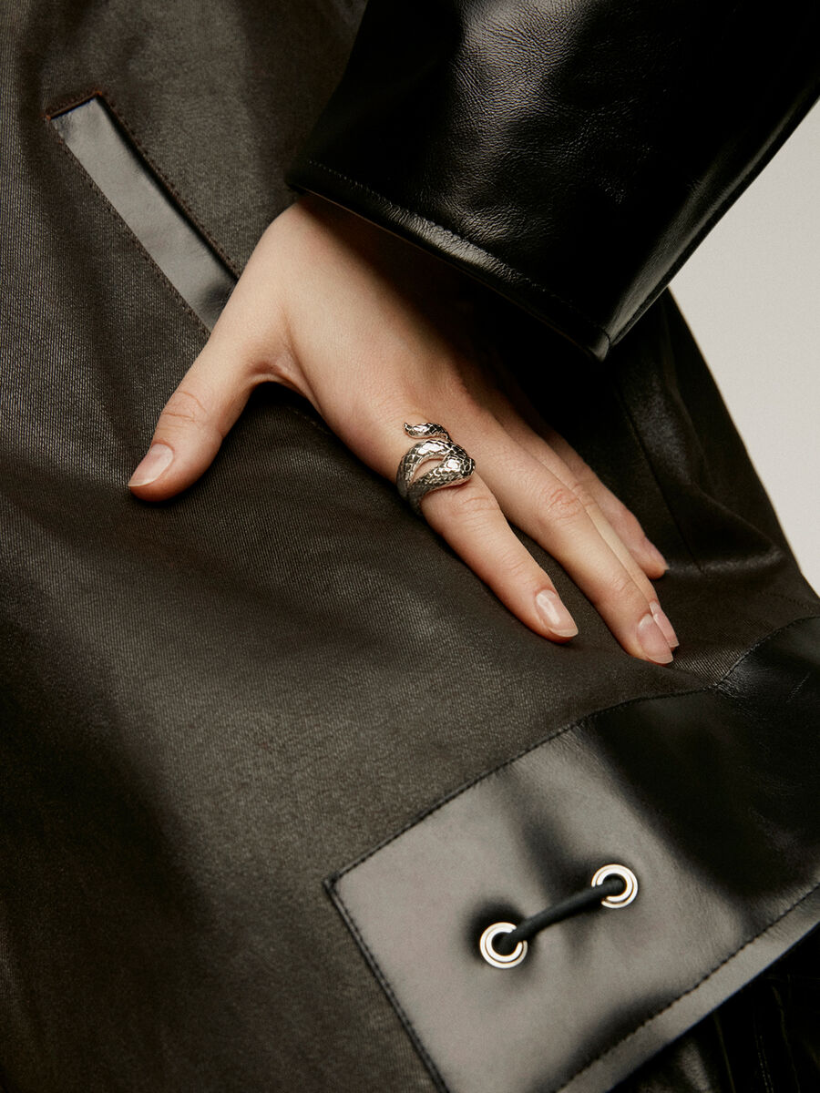 Wide snake ring in silver, J00305-01, hi-res
