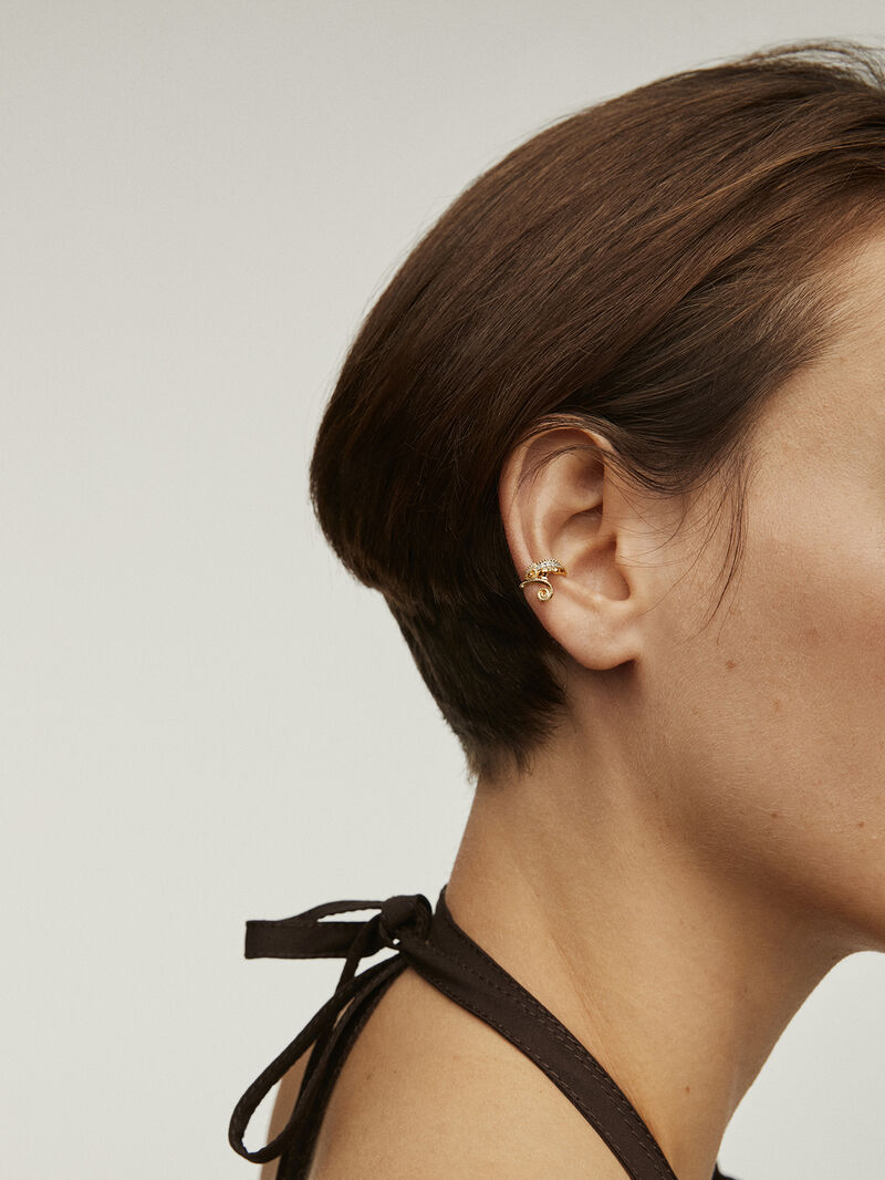 18K Yellow Gold Earcuff Earring with Chameleon-shaped Diamonds image number 1