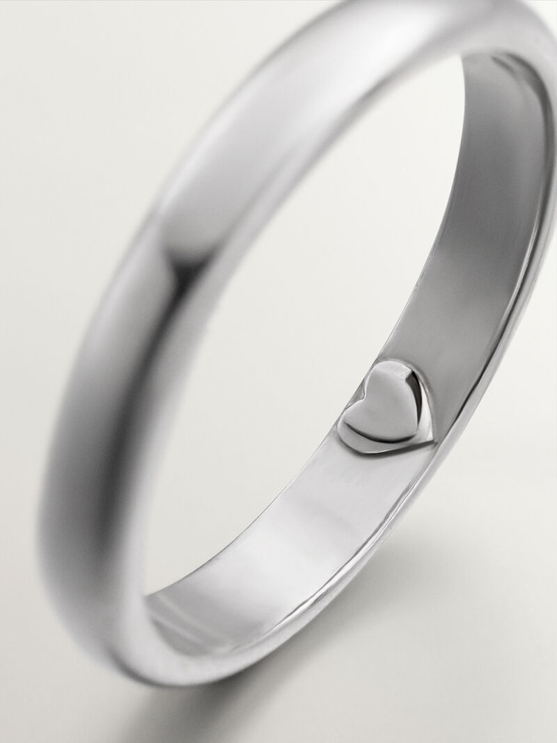 925 Silver band ring with an interior heart. image number 4